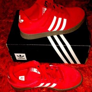 Adidas buck town (men’s 9) women’s (10.5/11)